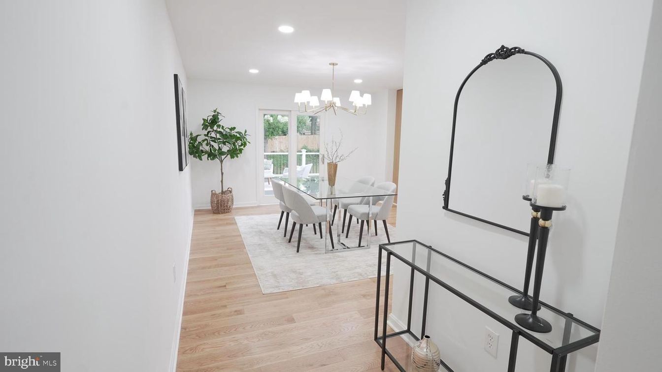Chandelier, Dining room, Interior, Recessed Lighting, Wood Texture Flooring