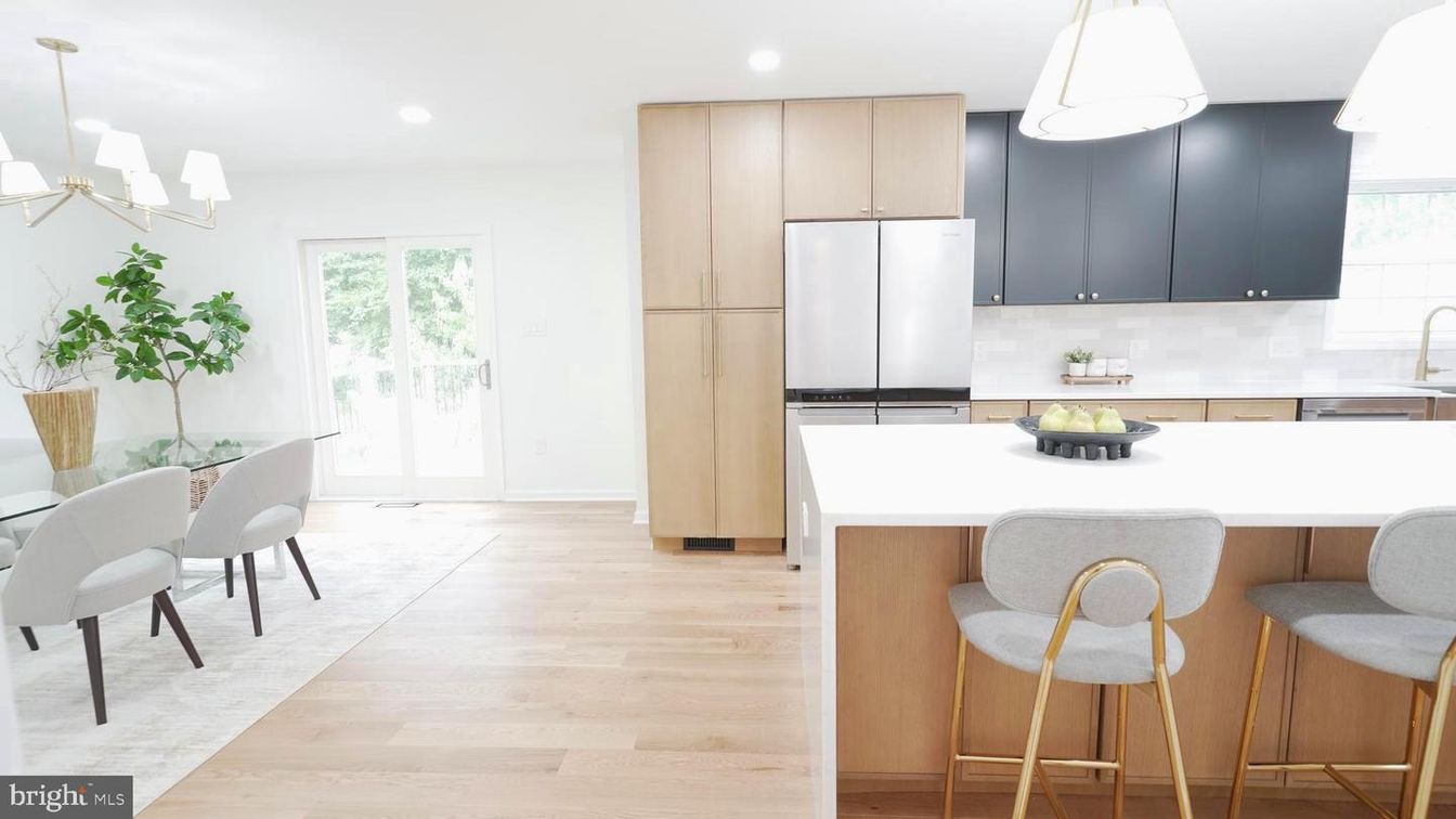 Dining room, Interior, Kitchen, Pendant Lights, Recessed Lighting, Wood Texture Flooring