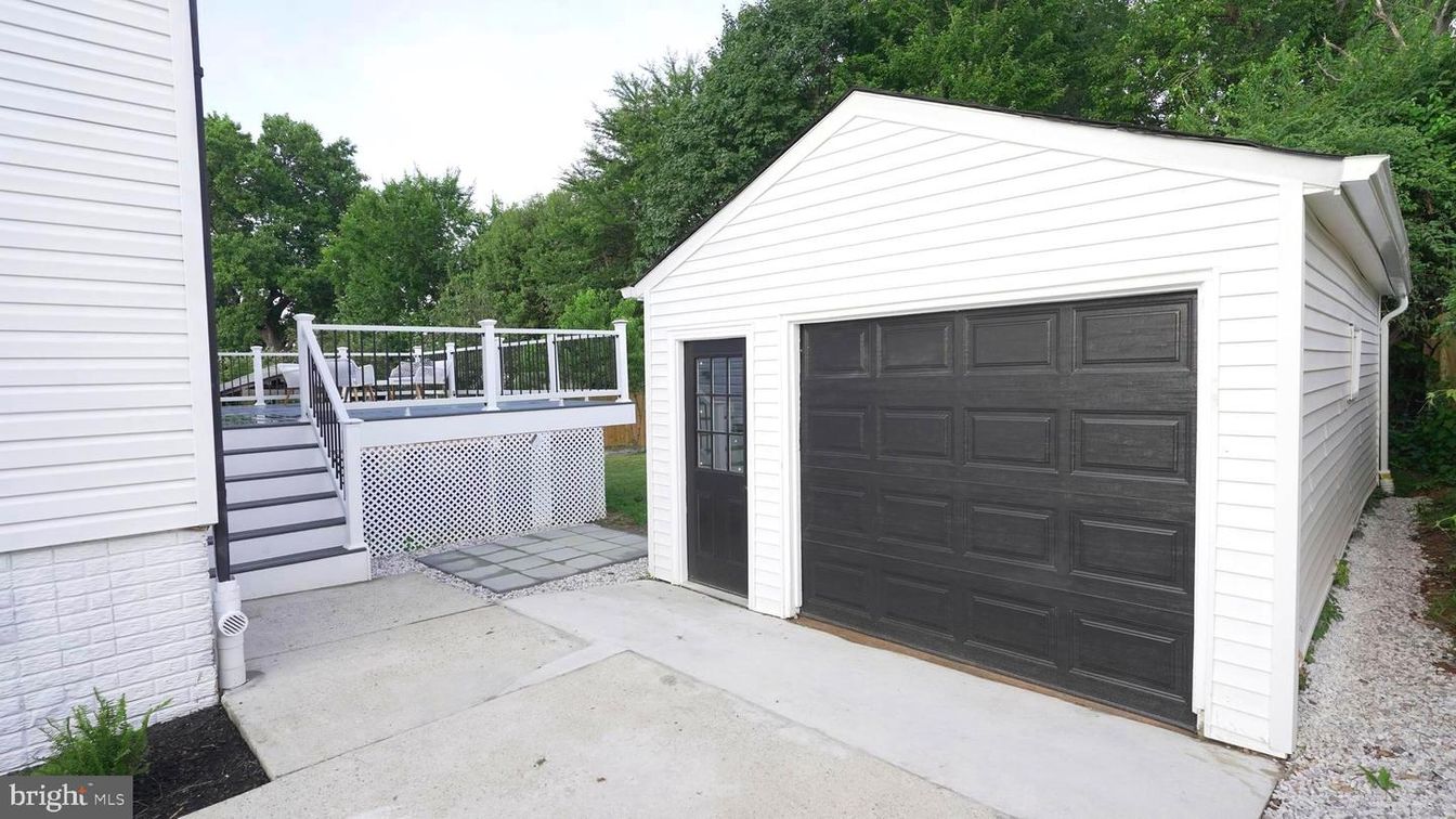 Detached Garage, Exterior