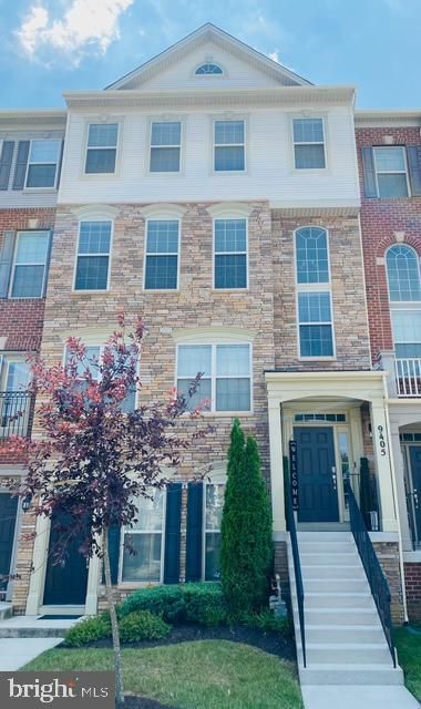 Exterior, Facade, Brick Facade, Rowhouse