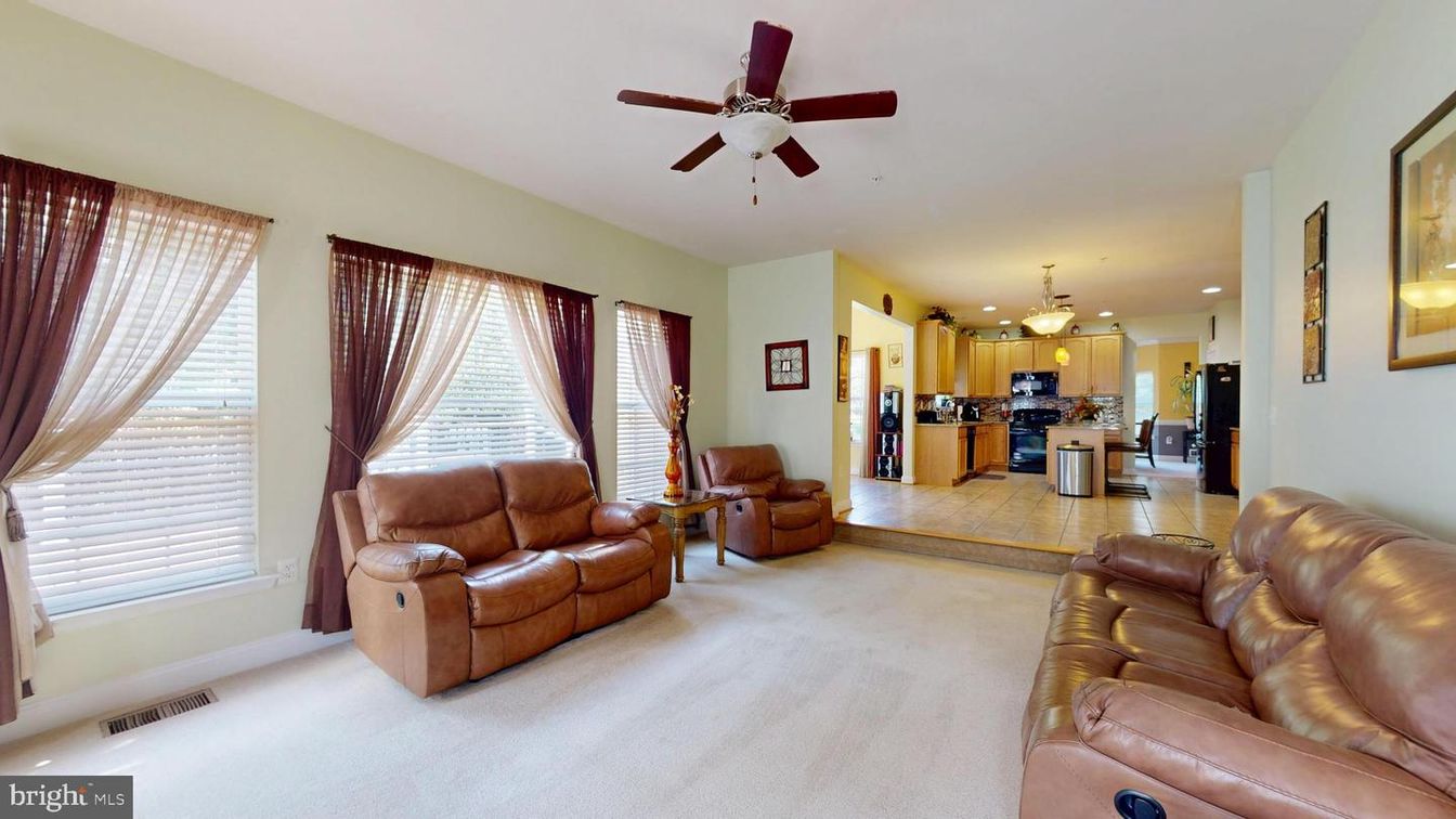 Interior, Kitchen, Living room, Pendant Lights, Recessed Lighting, Stainless Steel Appliances