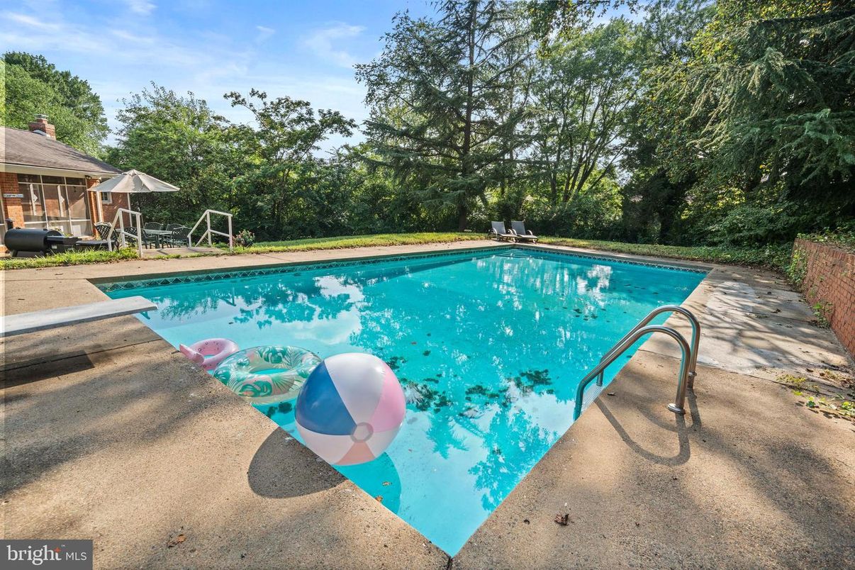 Exterior, Pool