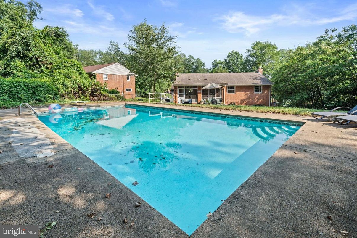 Exterior, Pool