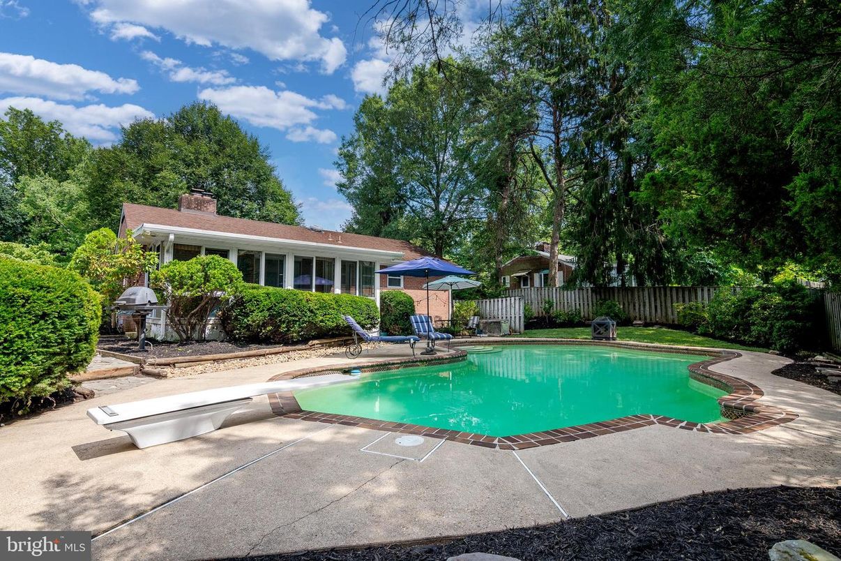 Exterior, Pool