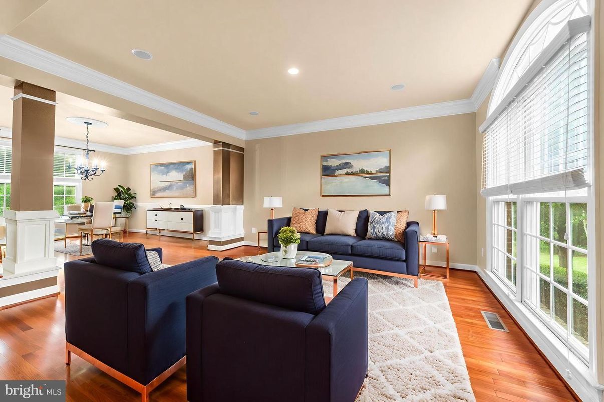 Chandelier, Dining room, Interior, Living room, Recessed Lighting, Wood Texture Flooring