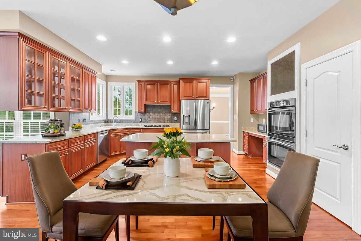 Dining room, Interior, Kitchen, Recessed Lighting, Stainless Steel Appliances, Wood Texture Flooring