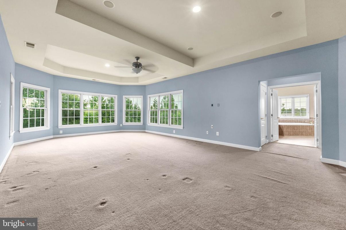 Empty room, Interior, Recessed Lighting