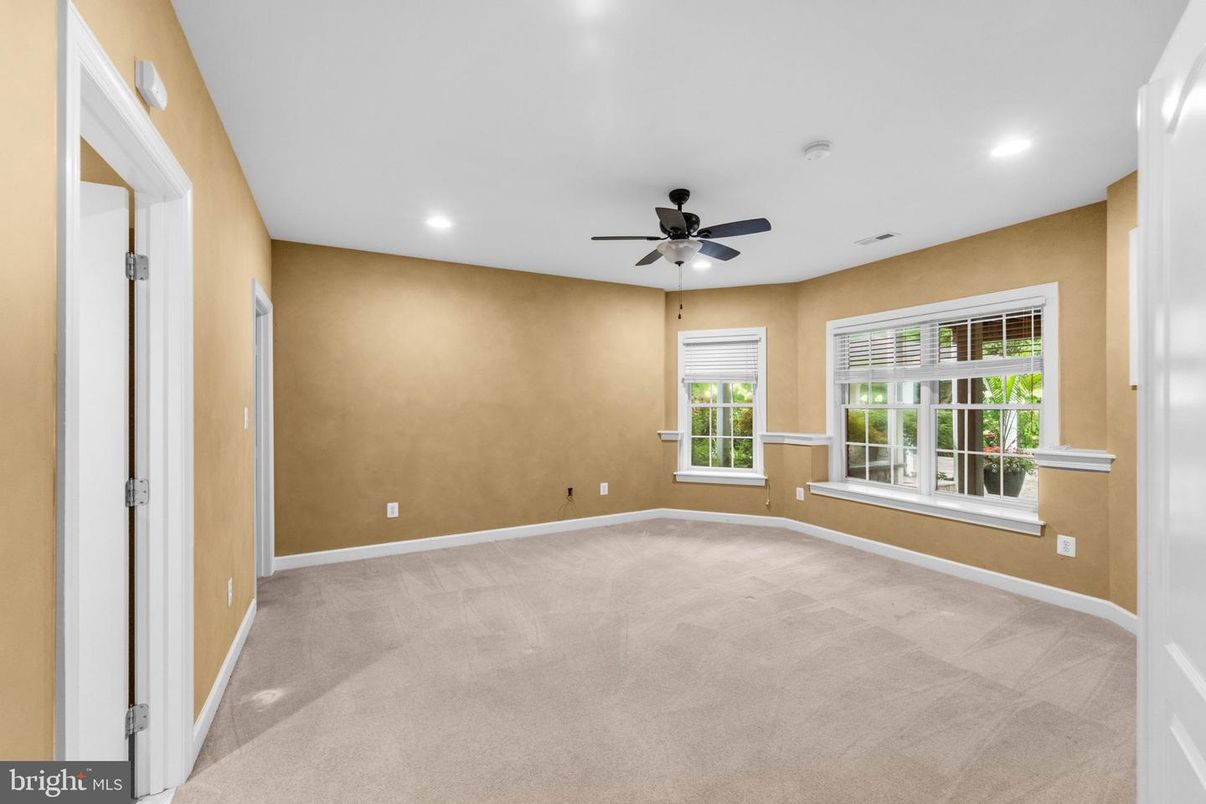 Empty room, Interior, Recessed Lighting