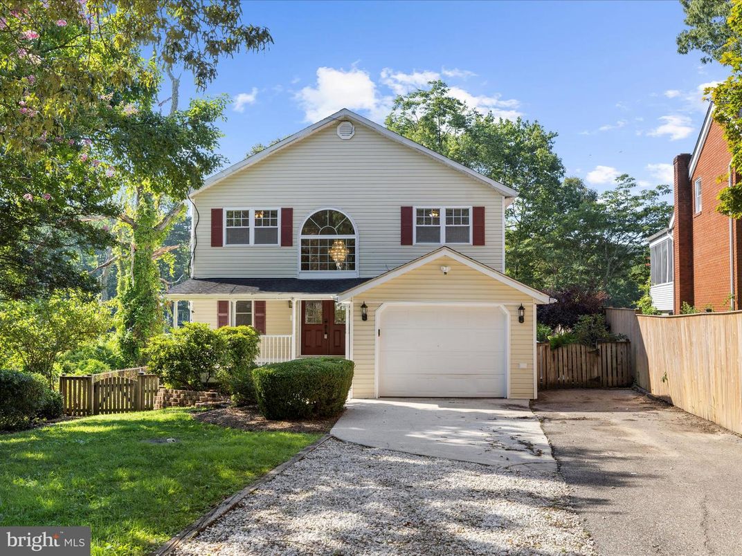 Attached, Exterior, Facade, Raised Ranch