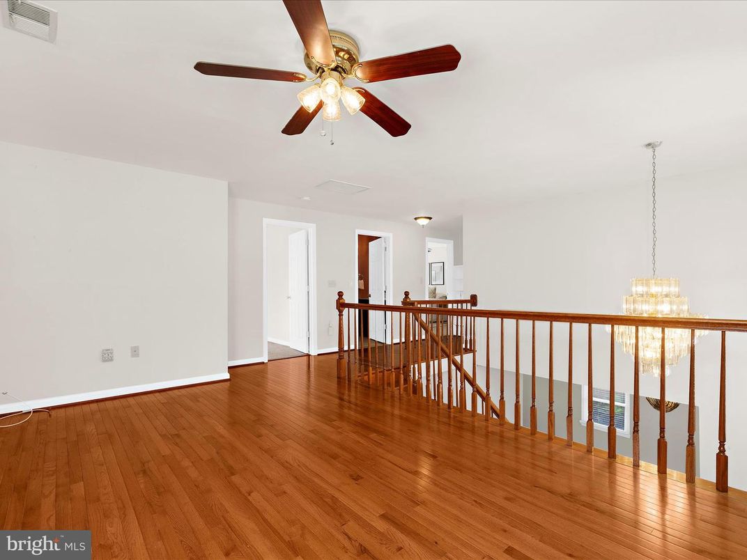Chandelier, Empty room, Interior, Wood Texture Flooring