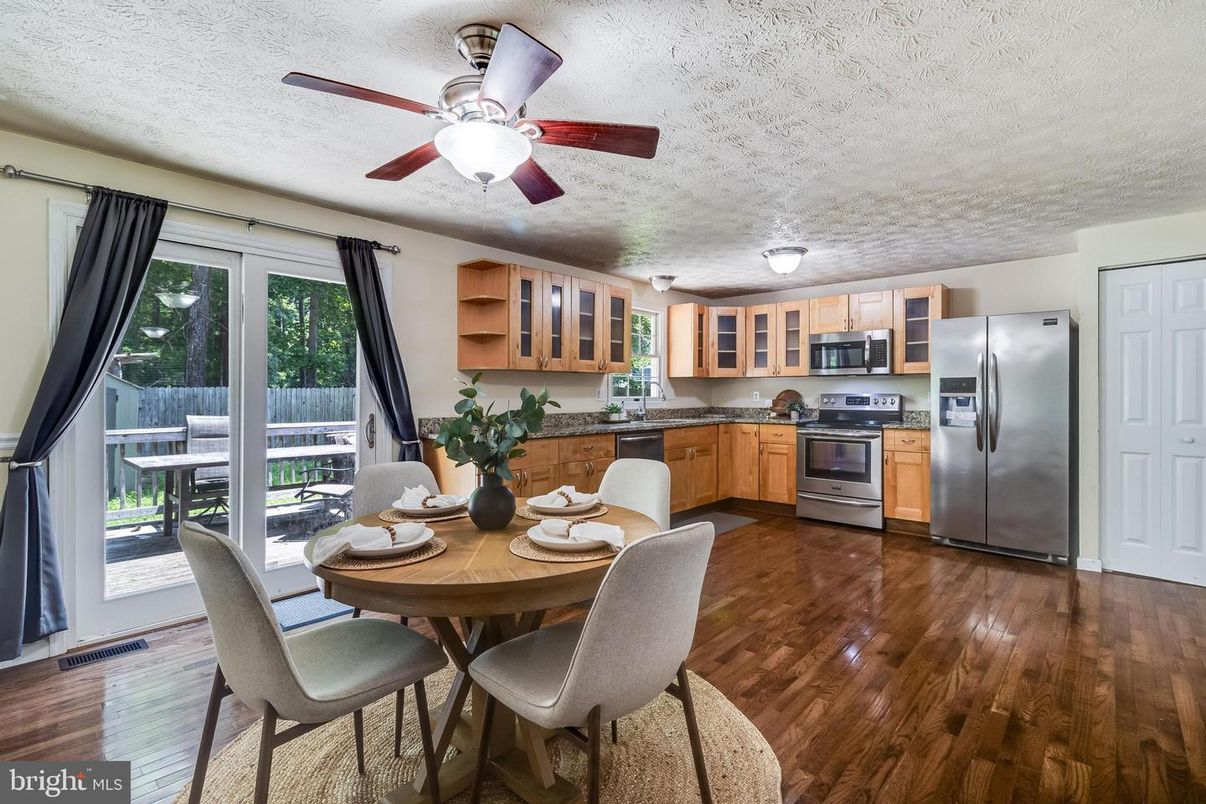 Dining room, Interior, Kitchen, Stainless Steel Appliances, Wood Texture Flooring