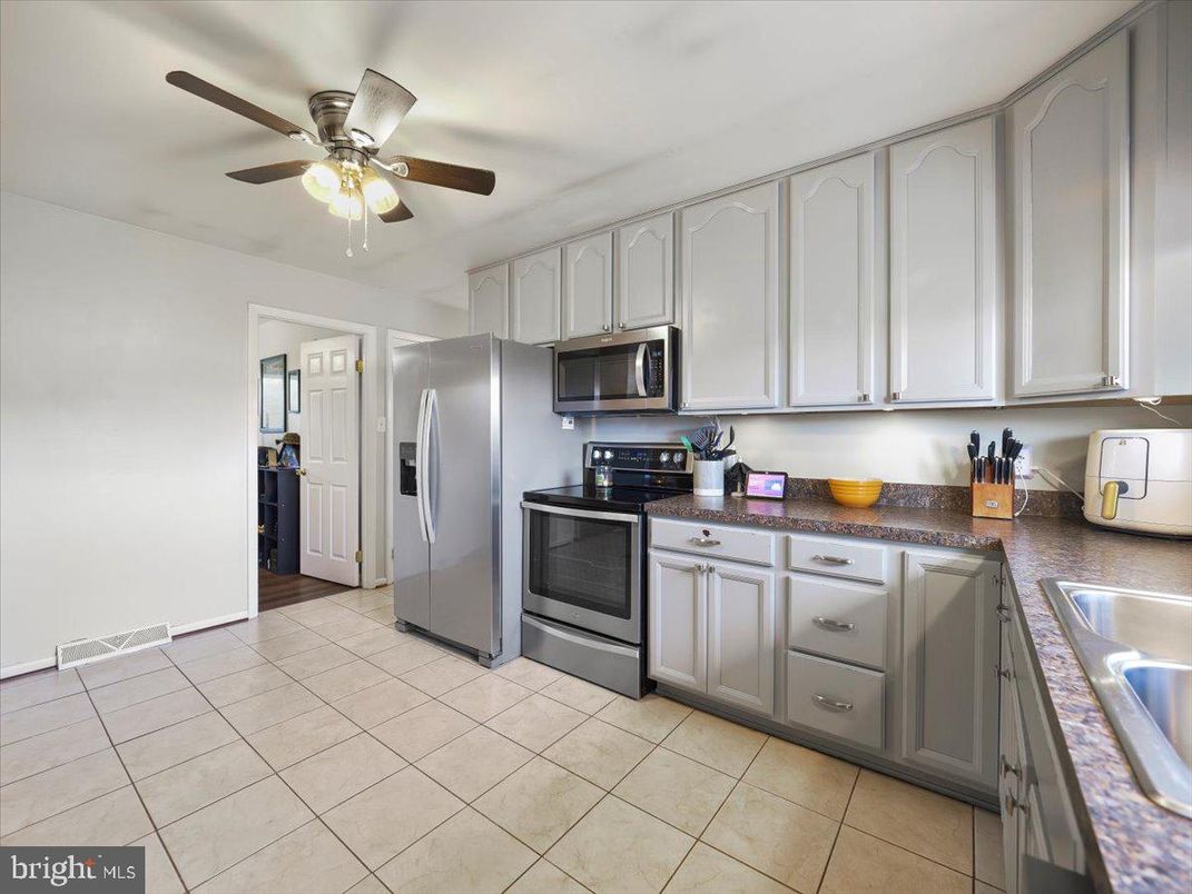 Interior, Kitchen, Stainless Steel Appliances