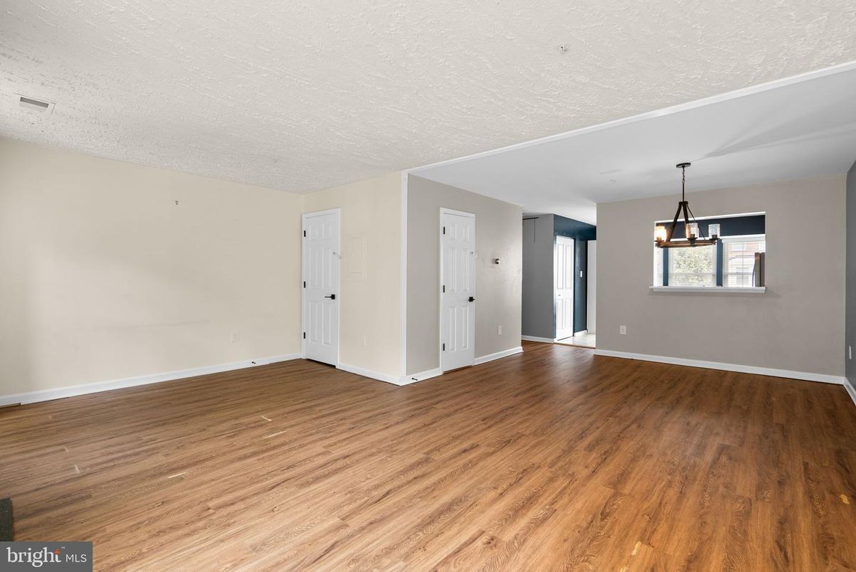 Empty room, Interior, Pendant Lights, Wood Texture Flooring