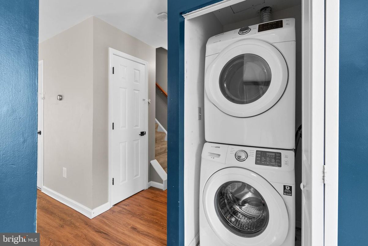 Interior, Utility Closets, Washer, Wood Texture Flooring