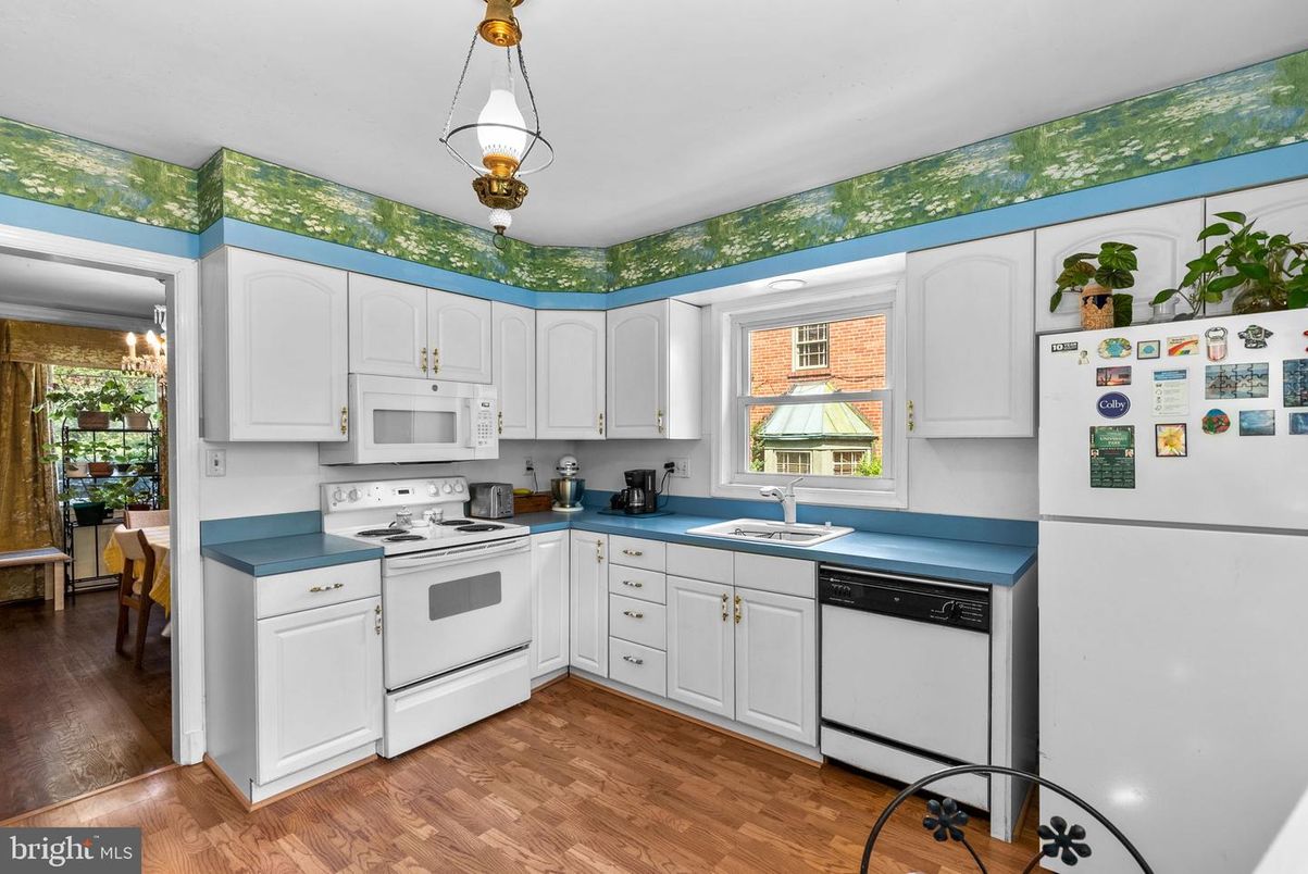 Interior, Kitchen, Pendant Lights, Wood Texture Flooring