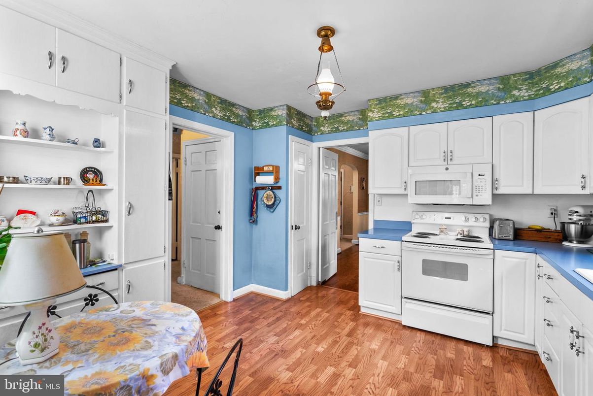 Interior, Kitchen, Pendant Lights, Wood Texture Flooring