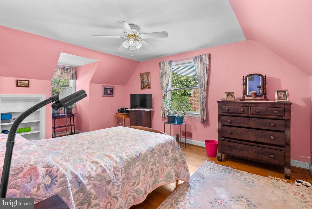 Bedroom, Fitness Equipment, Interior, Wood Texture Flooring