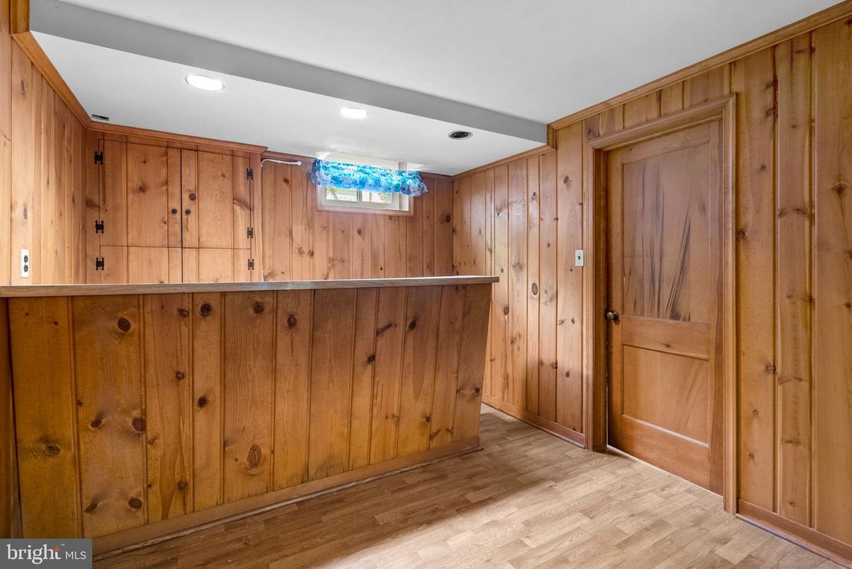 Empty room, Interior, Recessed Lighting, Wood Texture Flooring, Wooden Walls