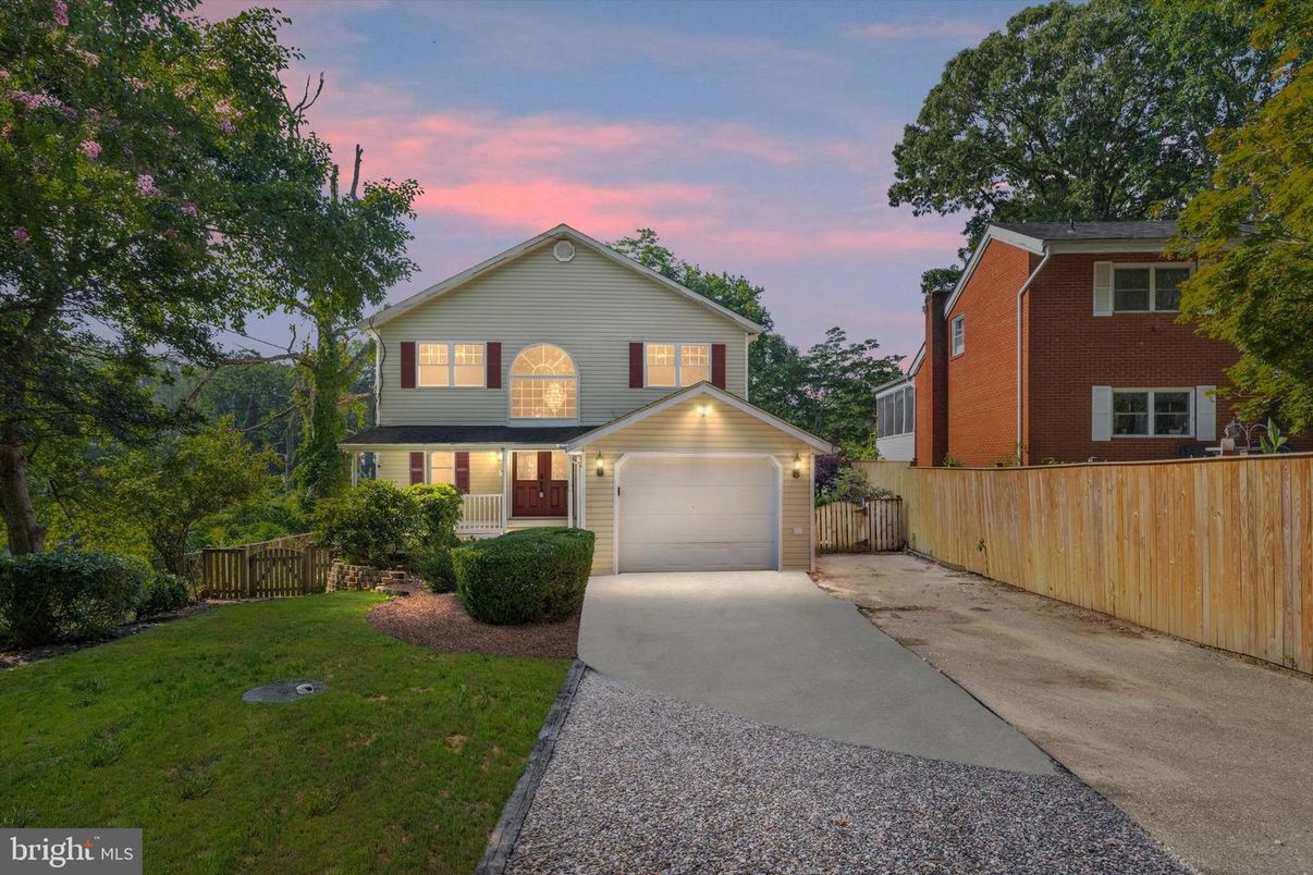 Attached, Exterior, Facade, Brick Facade, Farmhouse