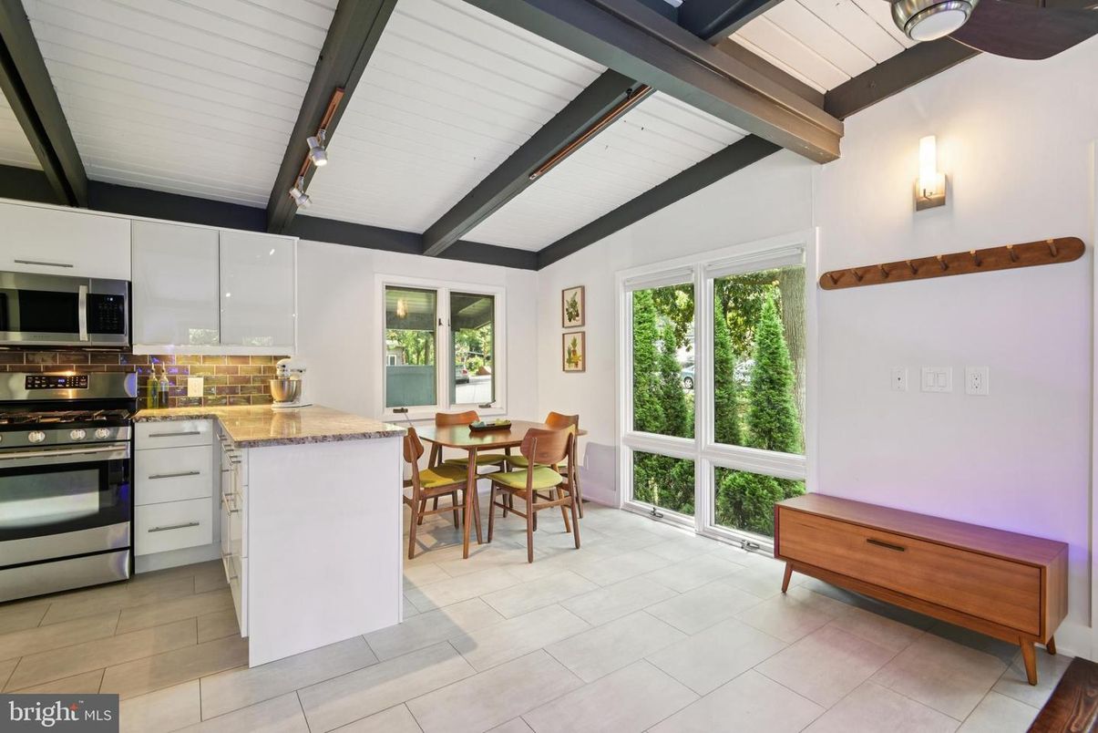 Dining room, Interior, Kitchen, Stainless Steel Appliances, Wooden Beams