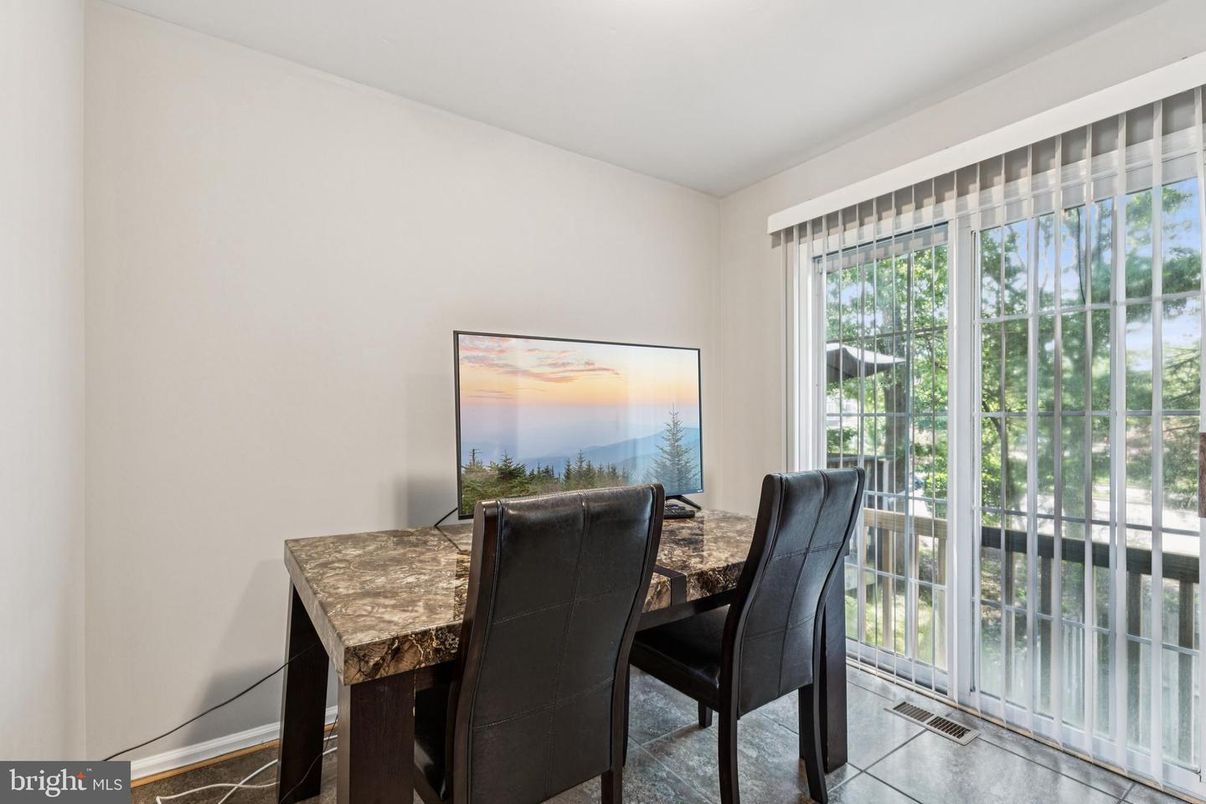 Dining room, Interior, Water