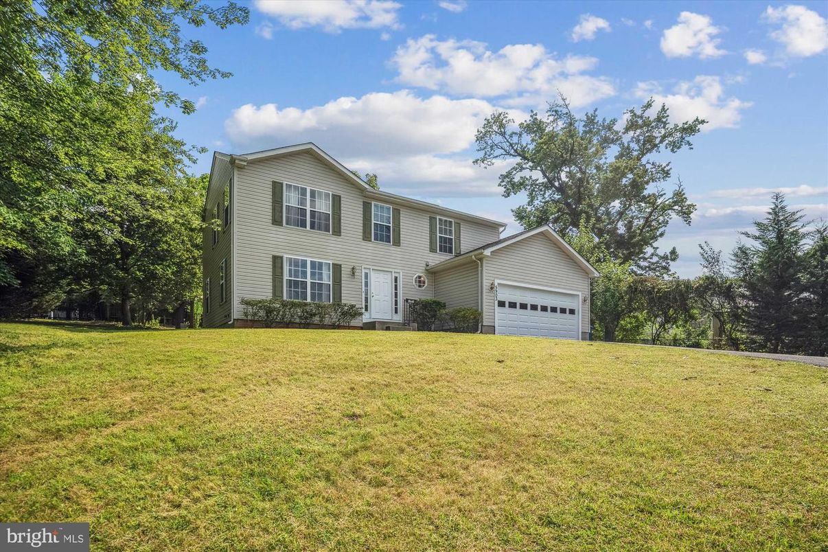 Attached, Backyard, Exterior, Facade, Georgian