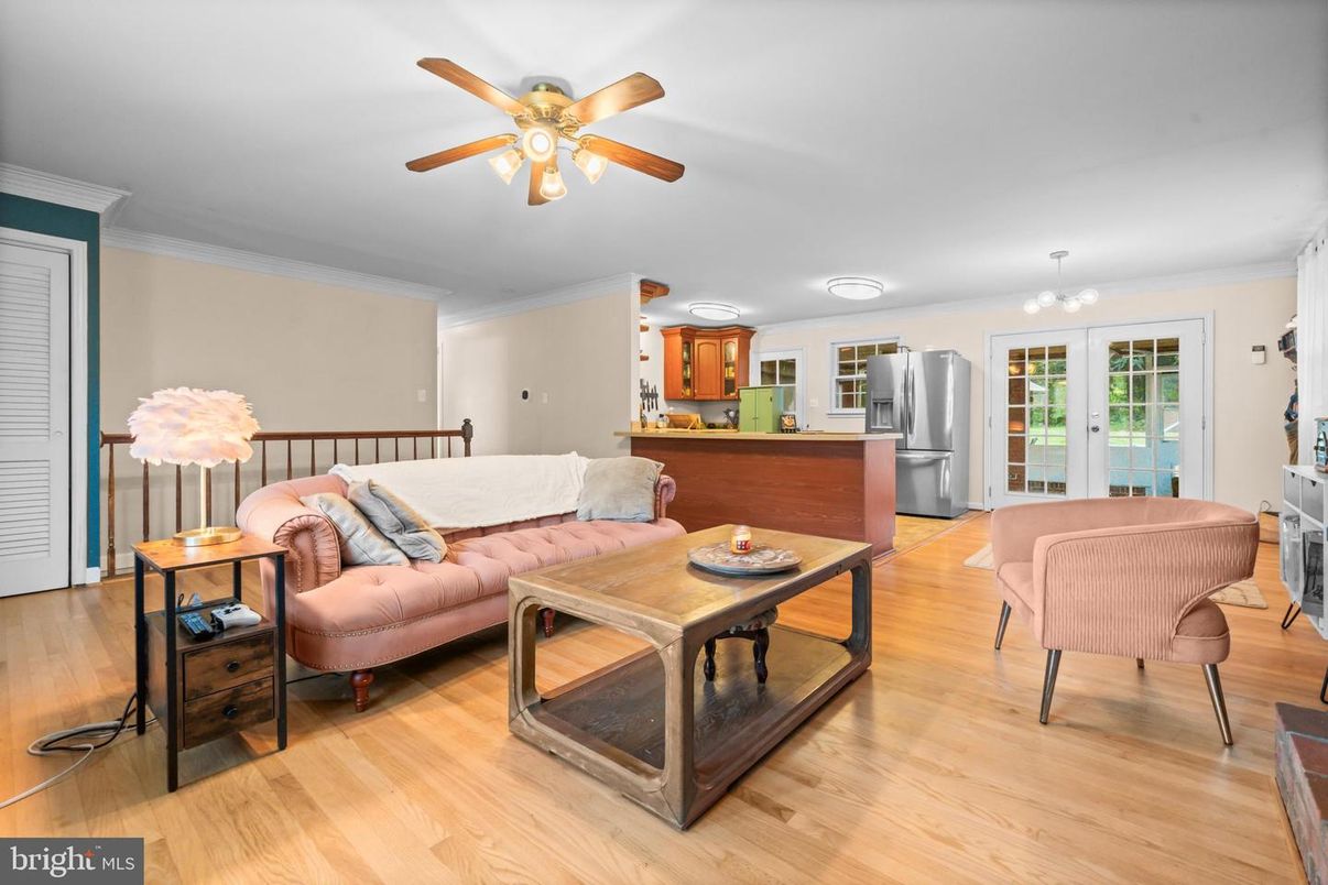 Dining room, Interior, Kitchen, Living room, Stainless Steel Appliances, Wood Texture Flooring