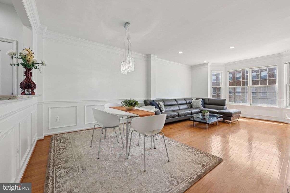 Dining room, Interior, Living room, Pendant Lights, Recessed Lighting, Wood Texture Flooring