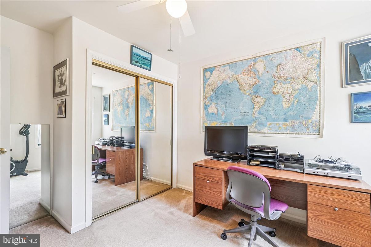 Home Office, Interior