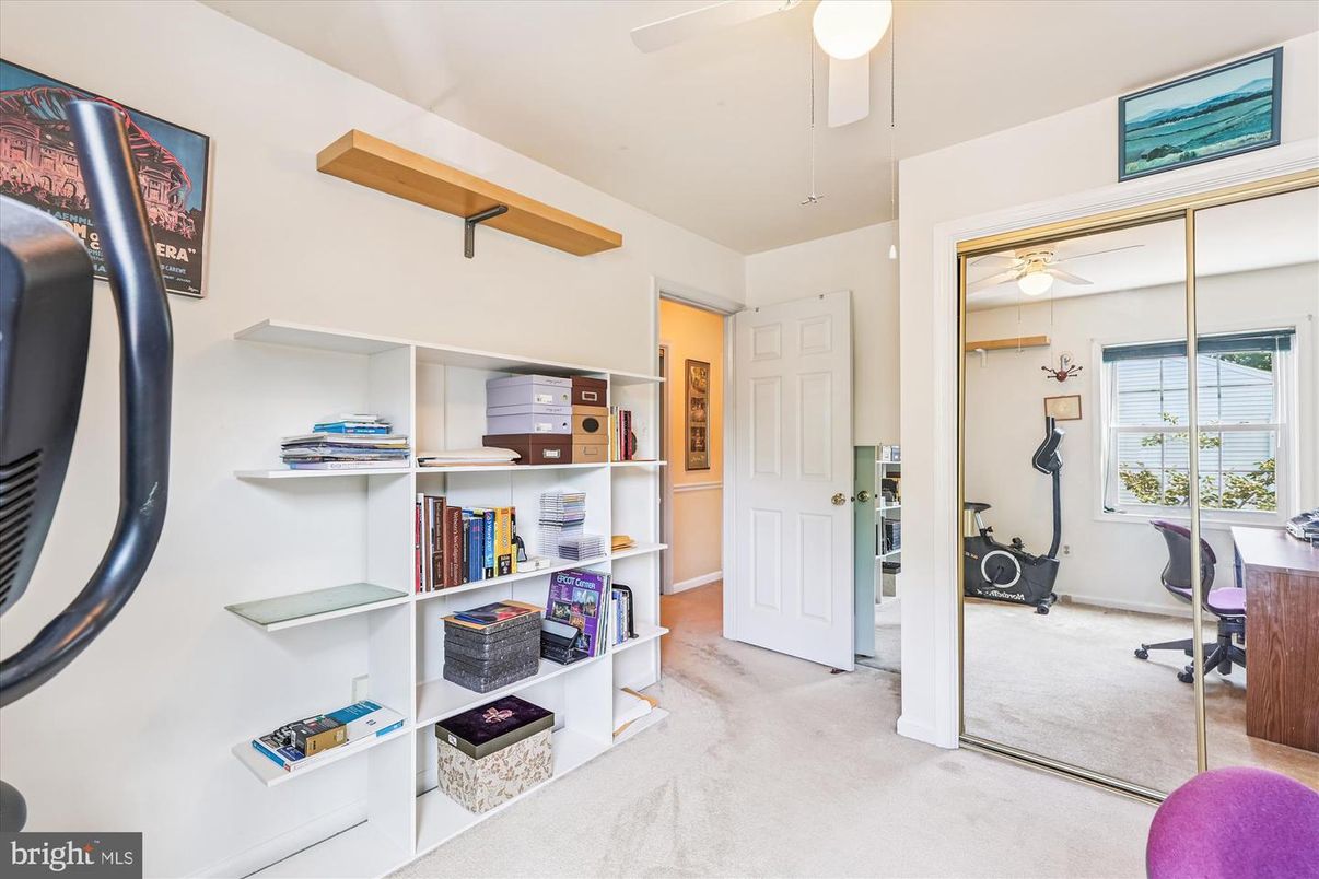 Home Office, Interior