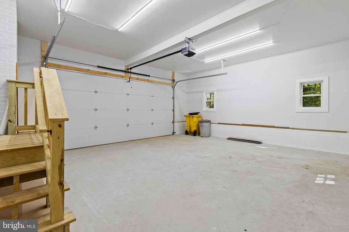 Garage, Interior