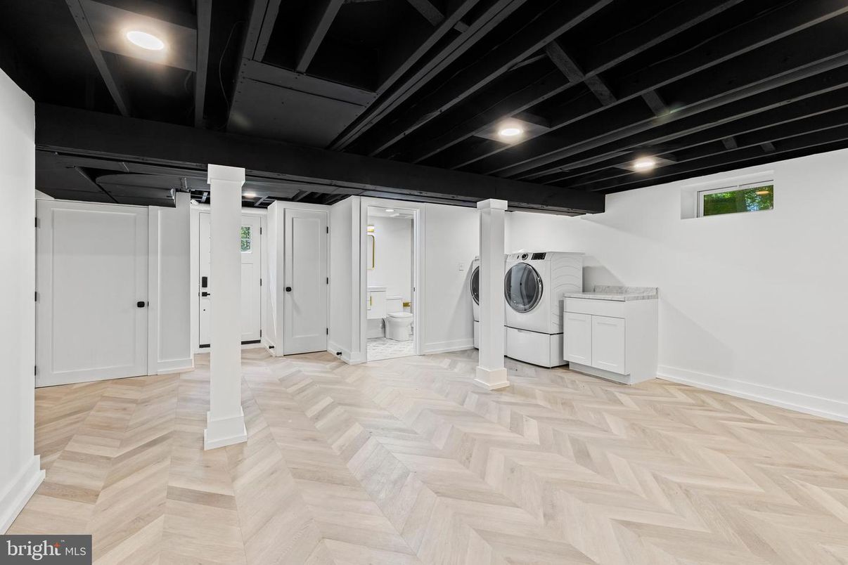 Interior, Recessed Lighting, Utility Closets, Washer, Wood Texture Flooring