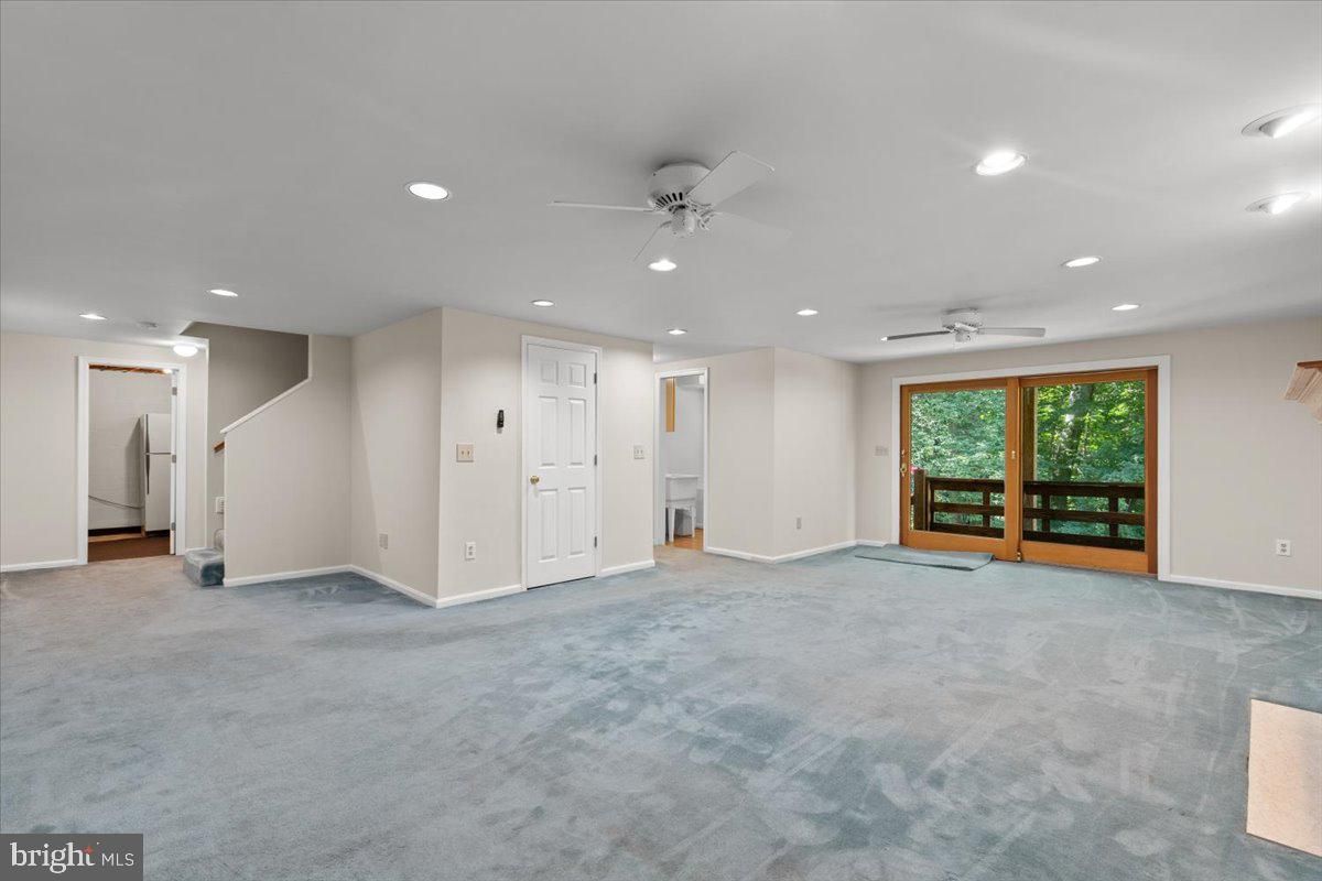 Empty room, Interior, Recessed Lighting
