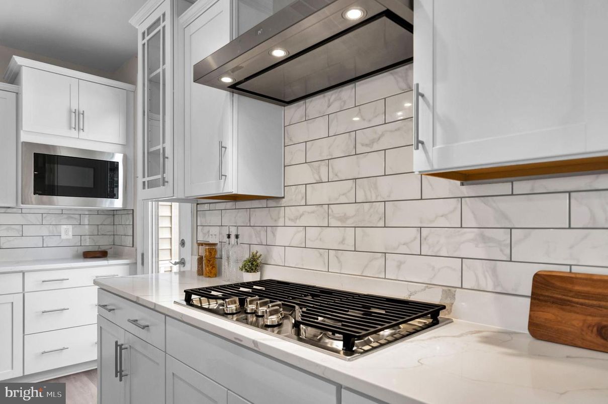 Interior, Kitchen, Marble Walls, Recessed Lighting