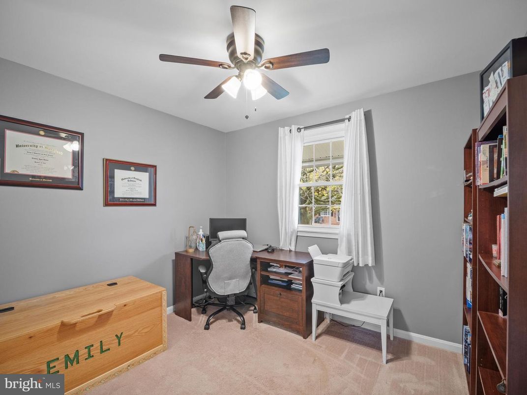 Home Office, Interior