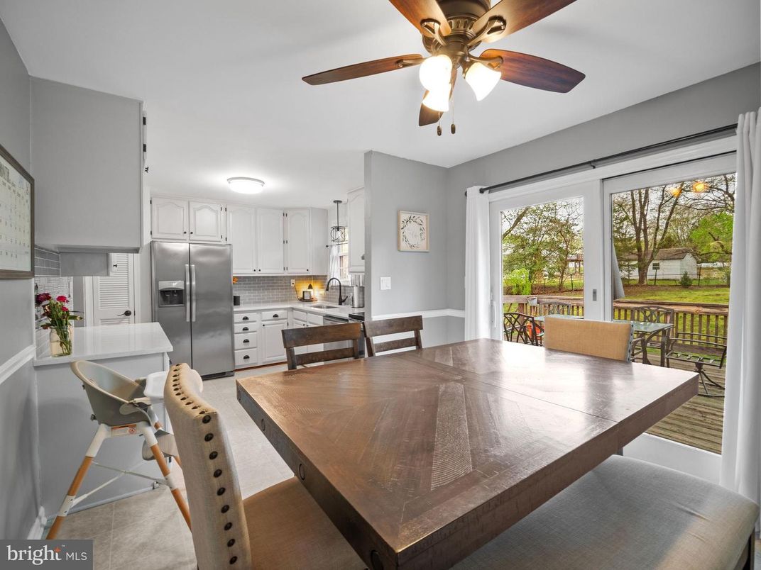 Dining room, Interior, Kitchen, Stainless Steel Appliances