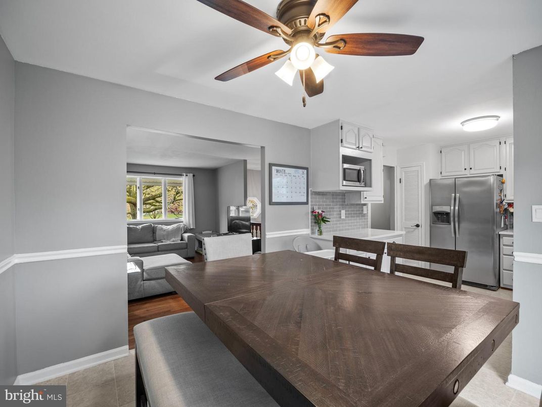 Dining room, Interior, Kitchen, Living room, Stainless Steel Appliances, Wood Texture Flooring