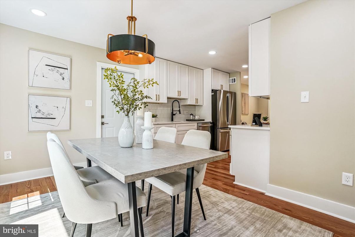 Dining room, Interior, Kitchen, Pendant Lights, Recessed Lighting, Wood Texture Flooring