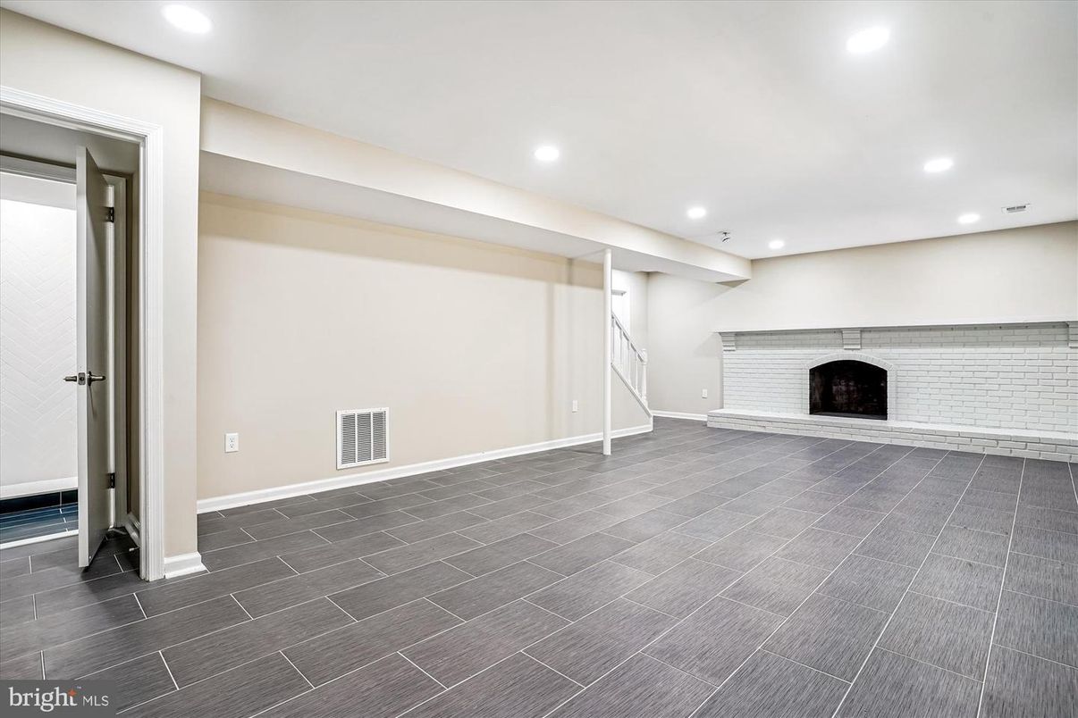 Empty room, Fireplace, Interior, Recessed Lighting