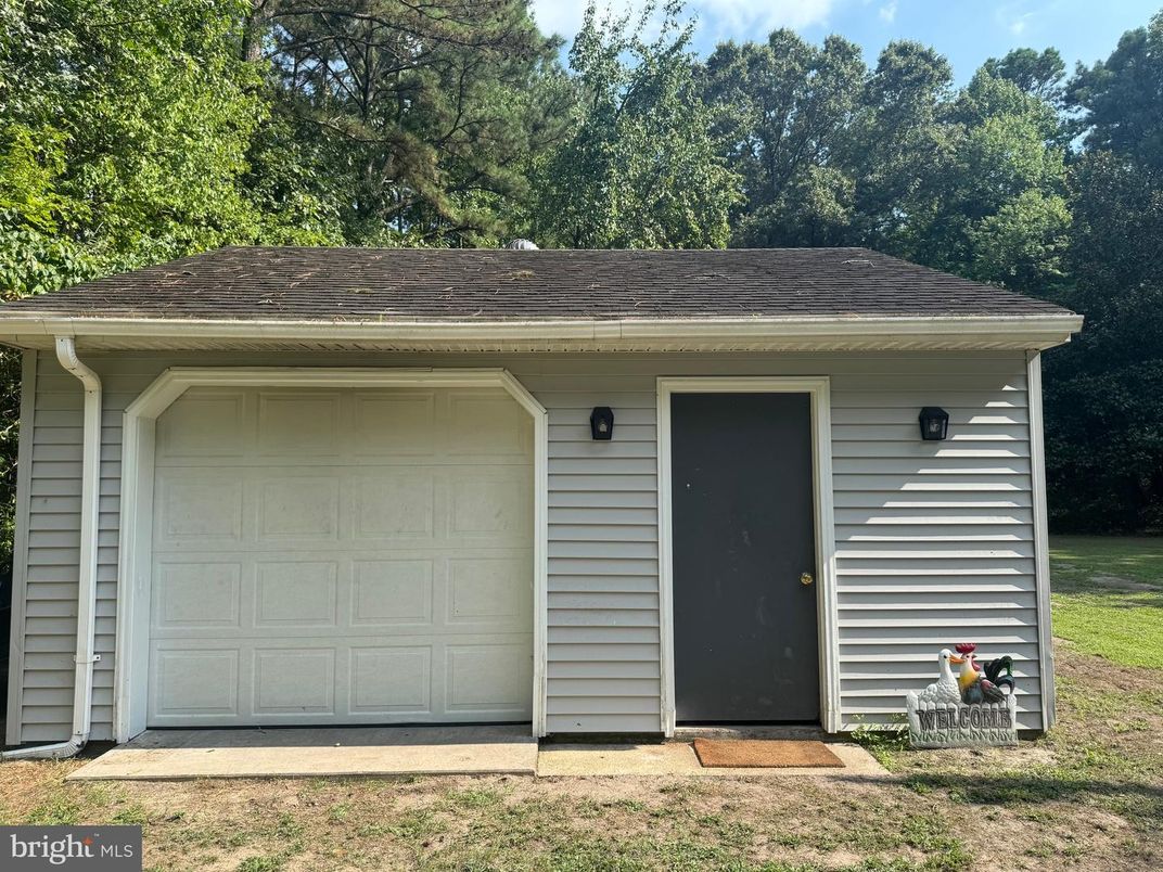 Detached Garage, Exterior