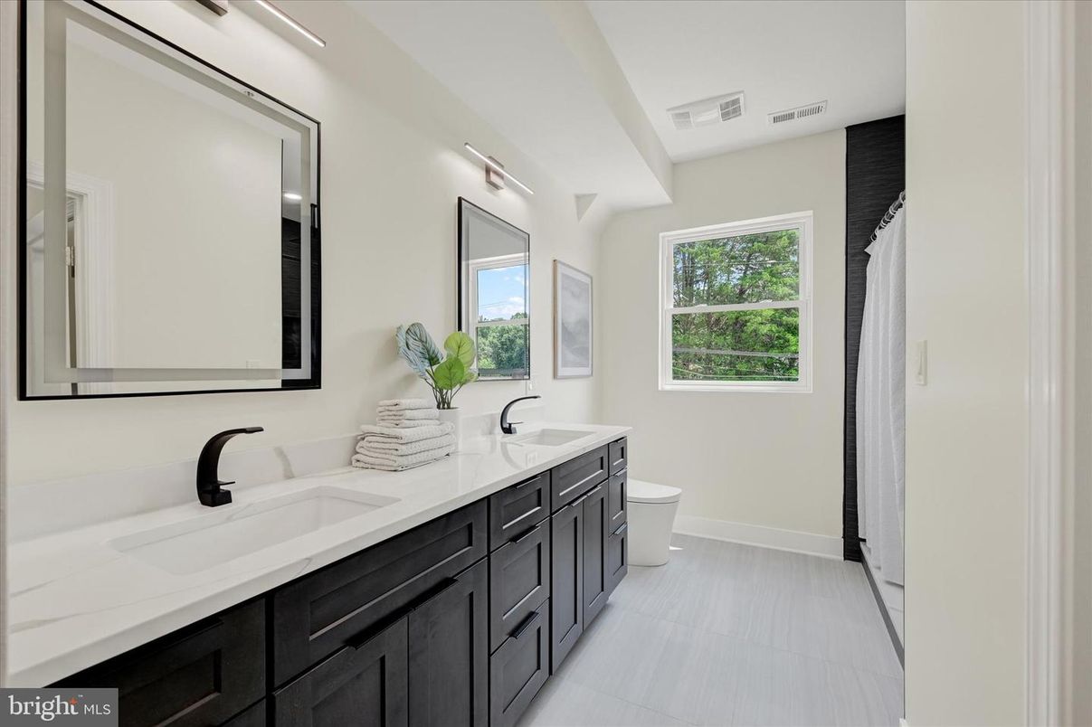 Bathroom, Dual Sink Vanities, Interior