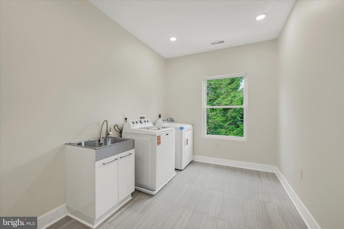 Interior, Recessed Lighting, Washer