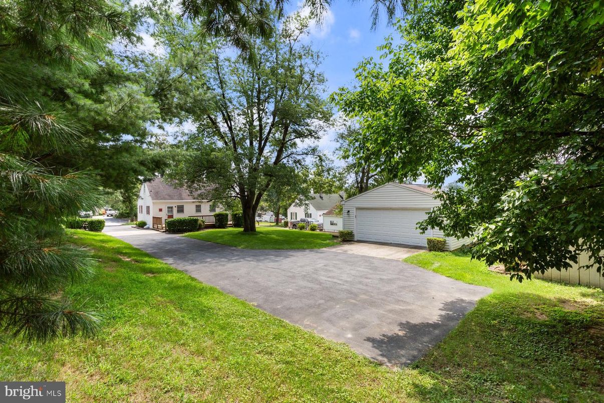Backyard, Detached Garage, Exterior