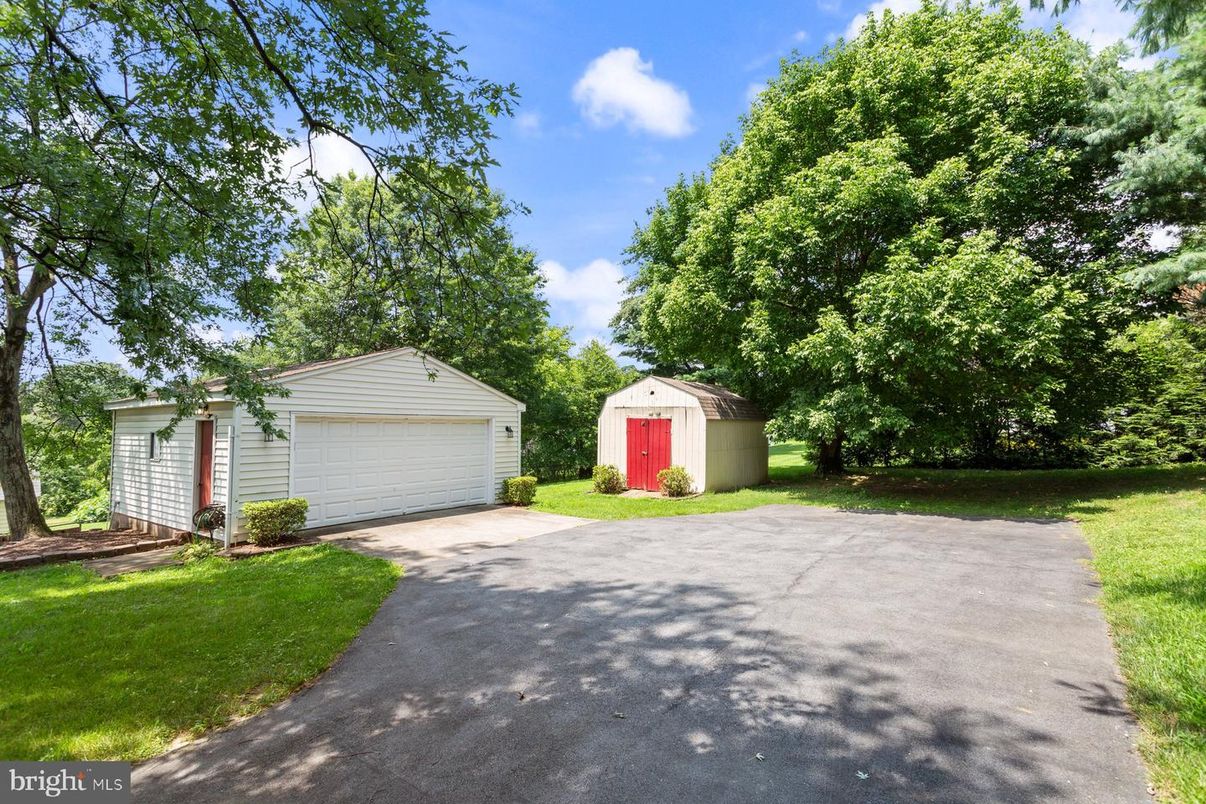 Backyard, Detached Garage, Exterior