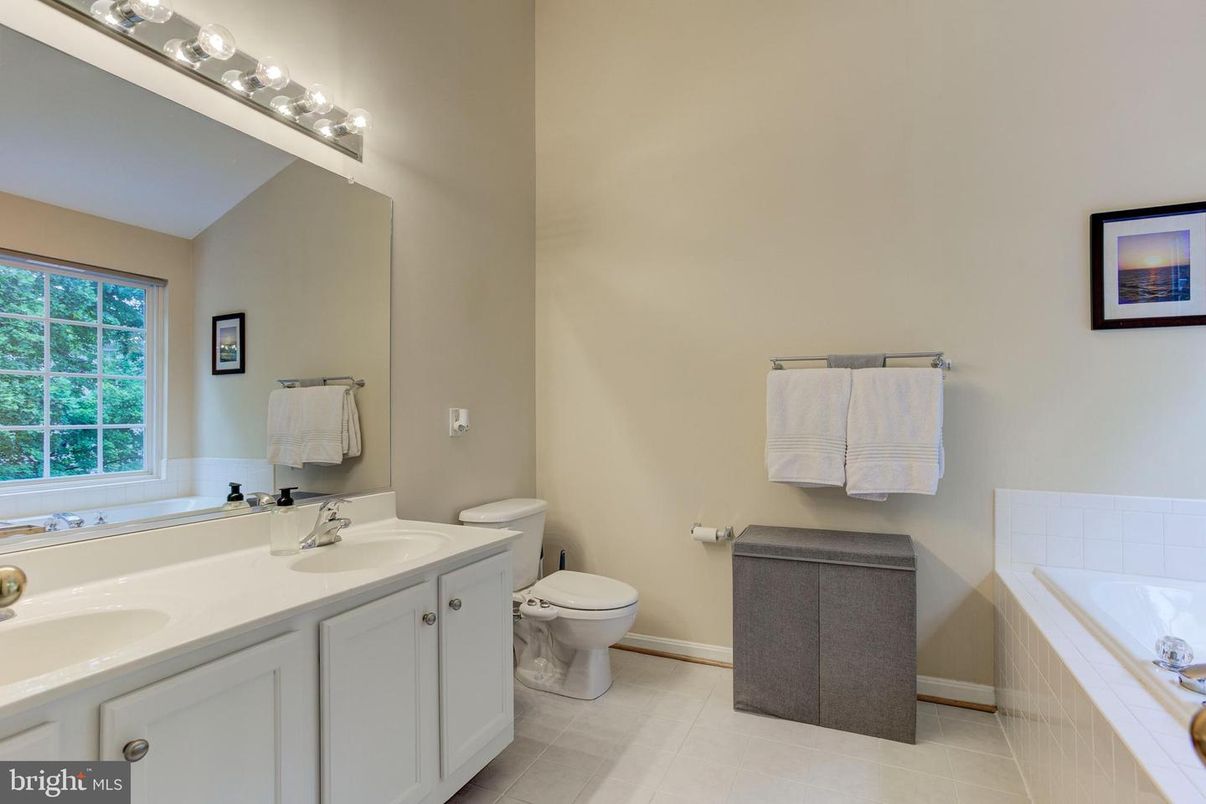 Bathroom, Dual Sink Vanities, Interior