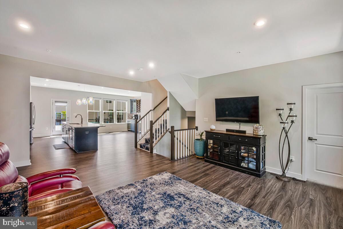 Interior, Recessed Lighting, Wood Texture Flooring