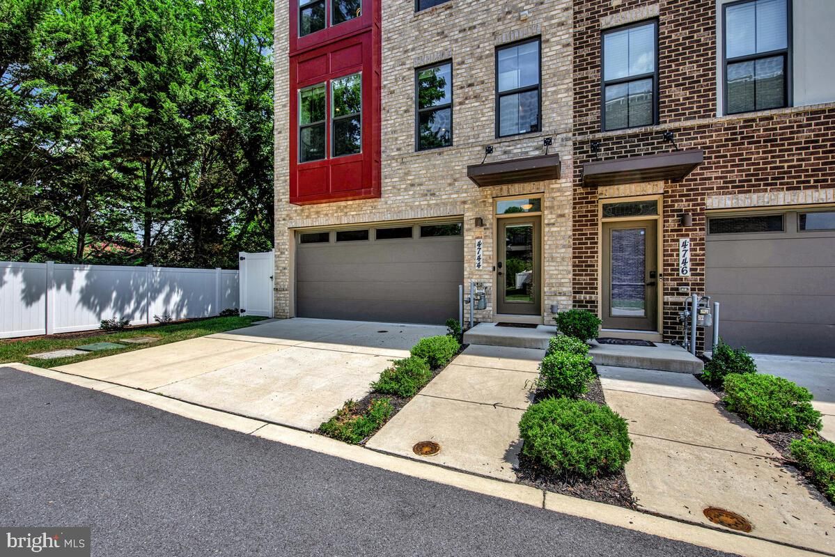 Attached, Exterior, Facade, Brick Facade, Rowhouse