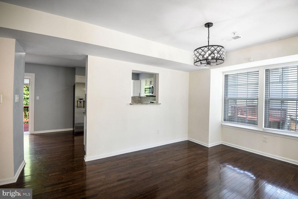 Empty room, Interior, Pendant Lights, Wood Texture Flooring