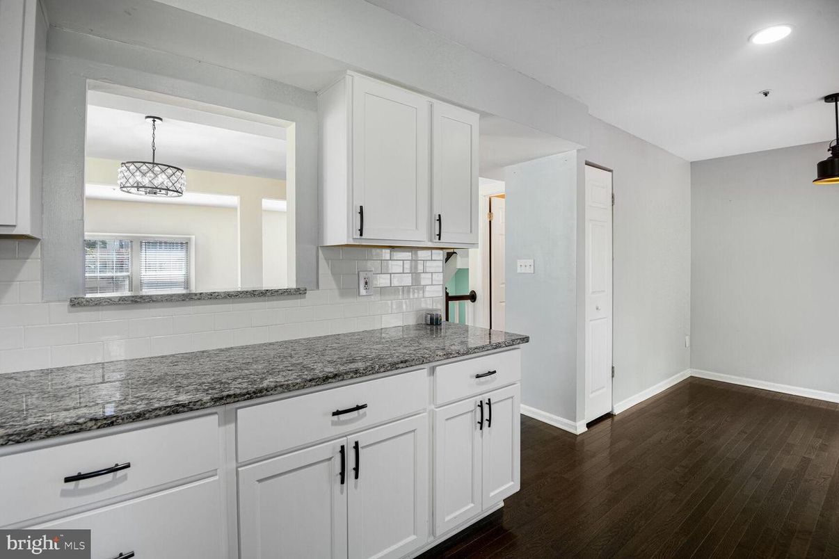 Interior, Pendant Lights, Recessed Lighting, Wood Texture Flooring