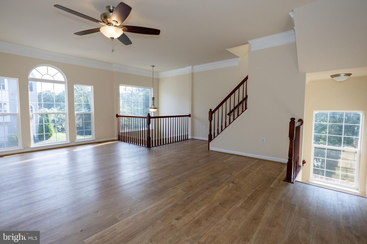 Empty room, Interior, Pendant Lights, Wood Texture Flooring